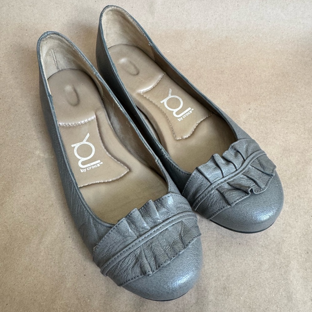 You by Crocs Grey Leather Flats. Size 8.5